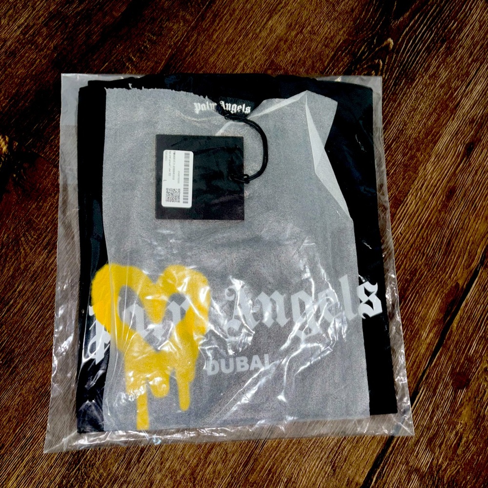 Palm Angels Black and Yellow Heart Tee